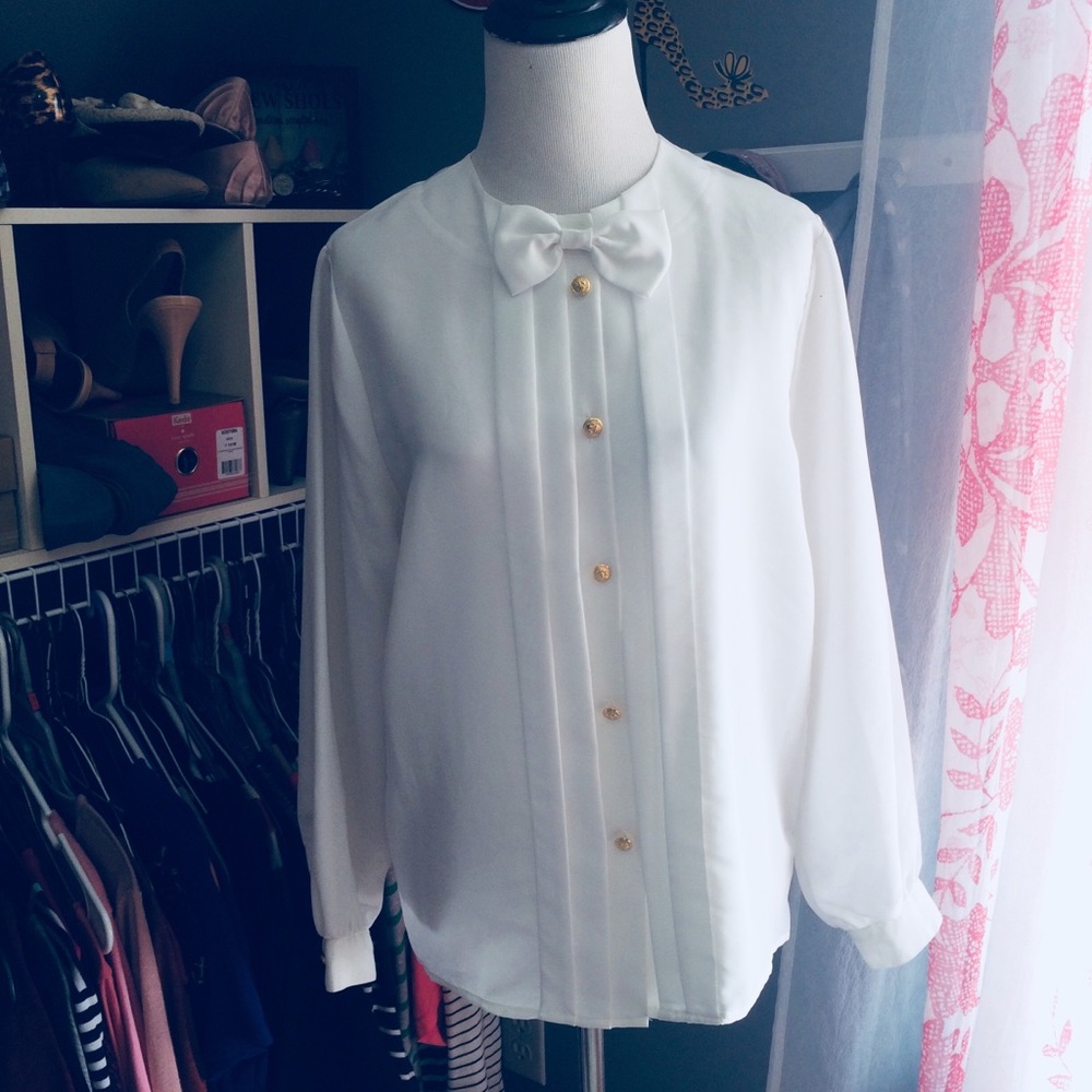Chic vintage blouse, bow and gold buttons